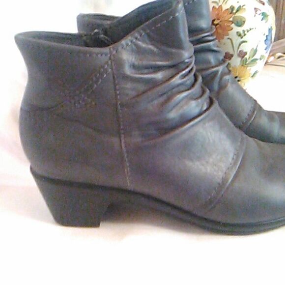 Earth Origins Cammie Grey Ankle Boot - Picture 2 of 10